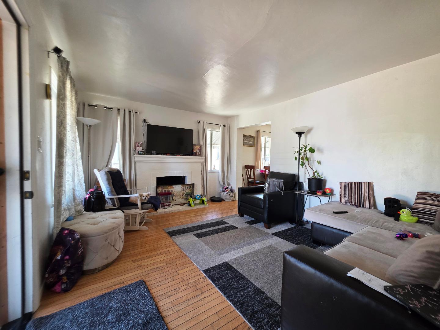 Detail Gallery Image 2 of 3 For 22133 Peralta St, Hayward,  CA 94541 - 4 Beds | 3 Baths