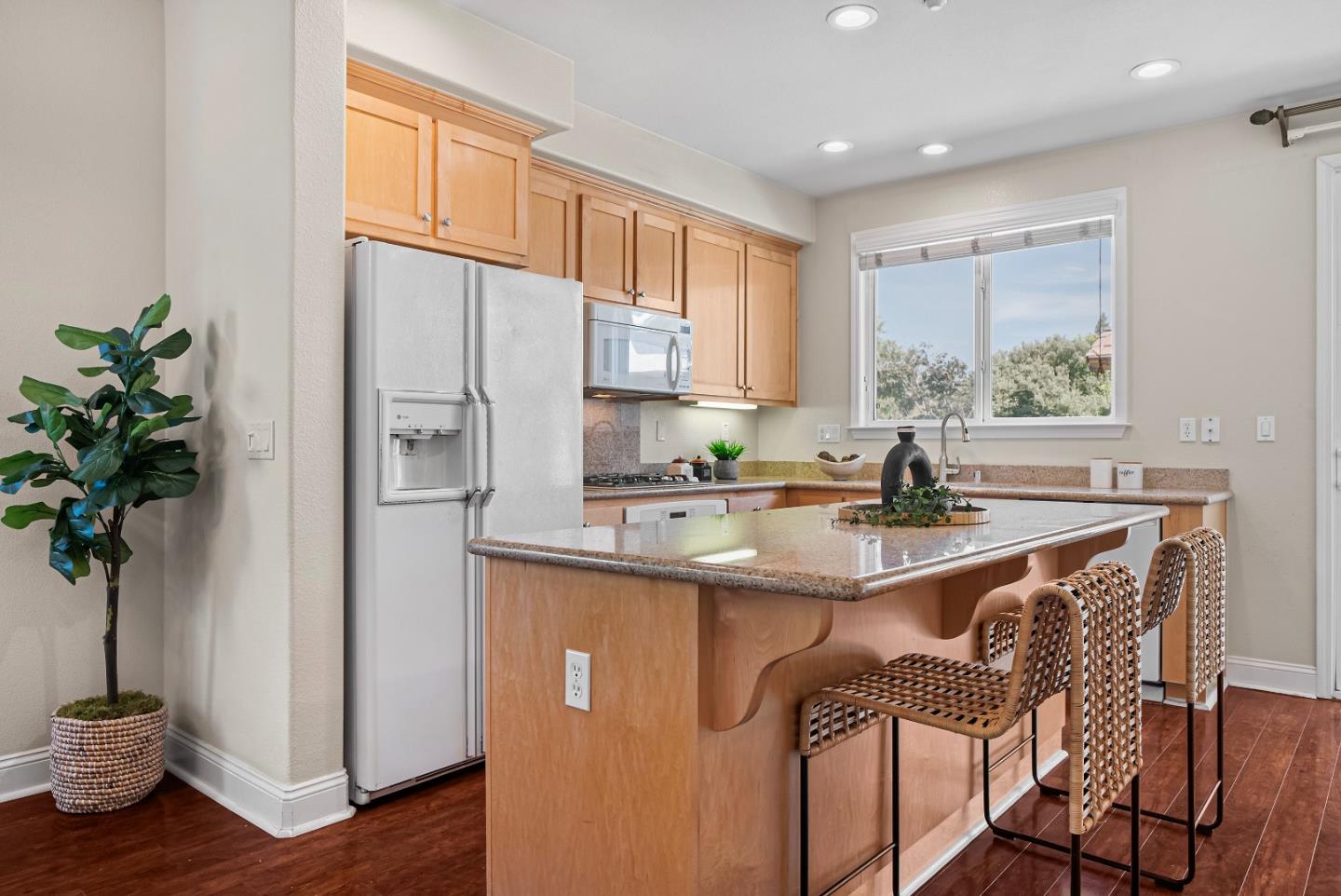 Detail Gallery Image 12 of 45 For 5142 Le Miccine Ter, San Jose,  CA 95129 - 2 Beds | 2 Baths