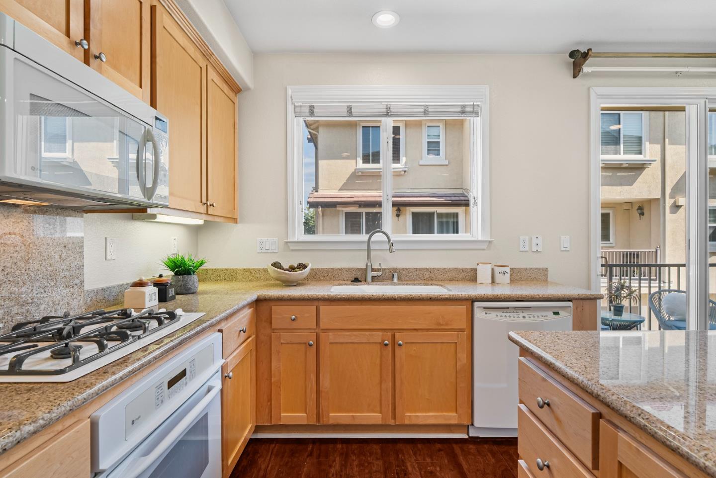 Detail Gallery Image 14 of 45 For 5142 Le Miccine Ter, San Jose,  CA 95129 - 2 Beds | 2 Baths