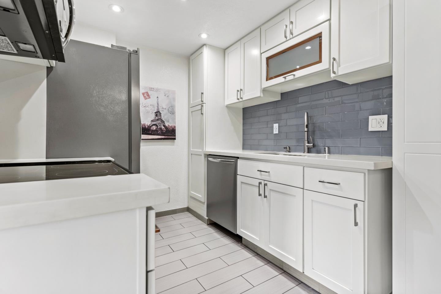 Detail Gallery Image 4 of 27 For 25192 Copa Del Oro Dr #104,  Hayward,  CA 94545 - 2 Beds | 2 Baths