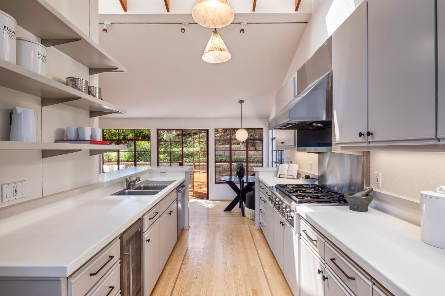 Detail Gallery Image 10 of 37 For 25620 Deerfield Dr, Los Altos Hills,  CA 94022 - 4 Beds | 3 Baths
