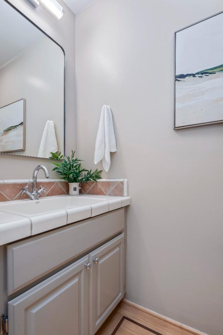 Detail Gallery Image 13 of 37 For 25620 Deerfield Dr, Los Altos Hills,  CA 94022 - 4 Beds | 3 Baths