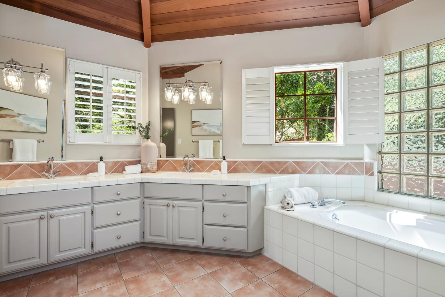 Detail Gallery Image 17 of 37 For 25620 Deerfield Dr, Los Altos Hills,  CA 94022 - 4 Beds | 3 Baths