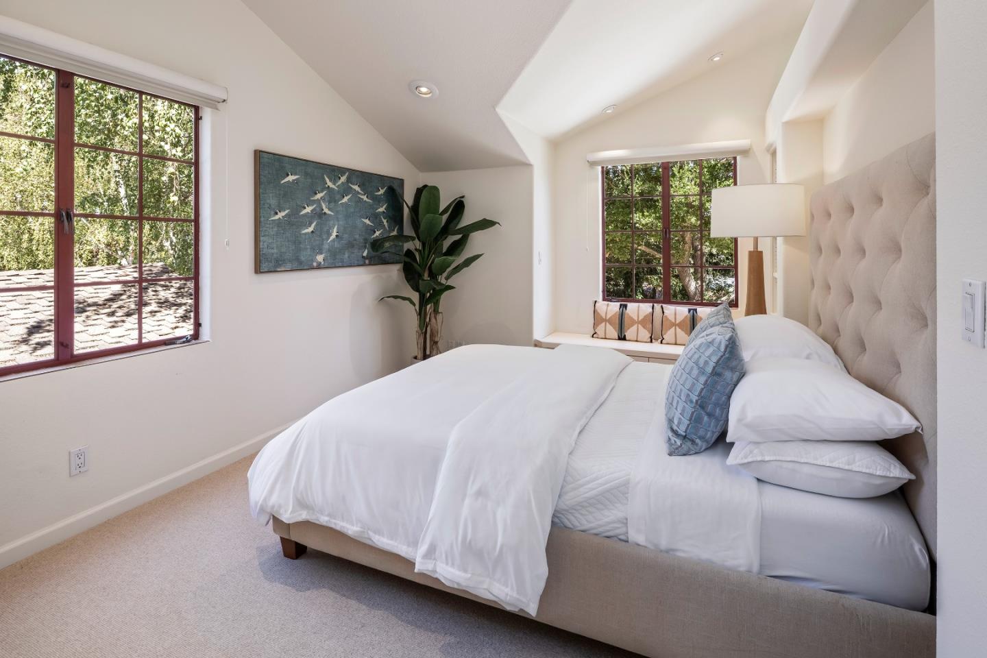 Detail Gallery Image 21 of 37 For 25620 Deerfield Dr, Los Altos Hills,  CA 94022 - 4 Beds | 3 Baths
