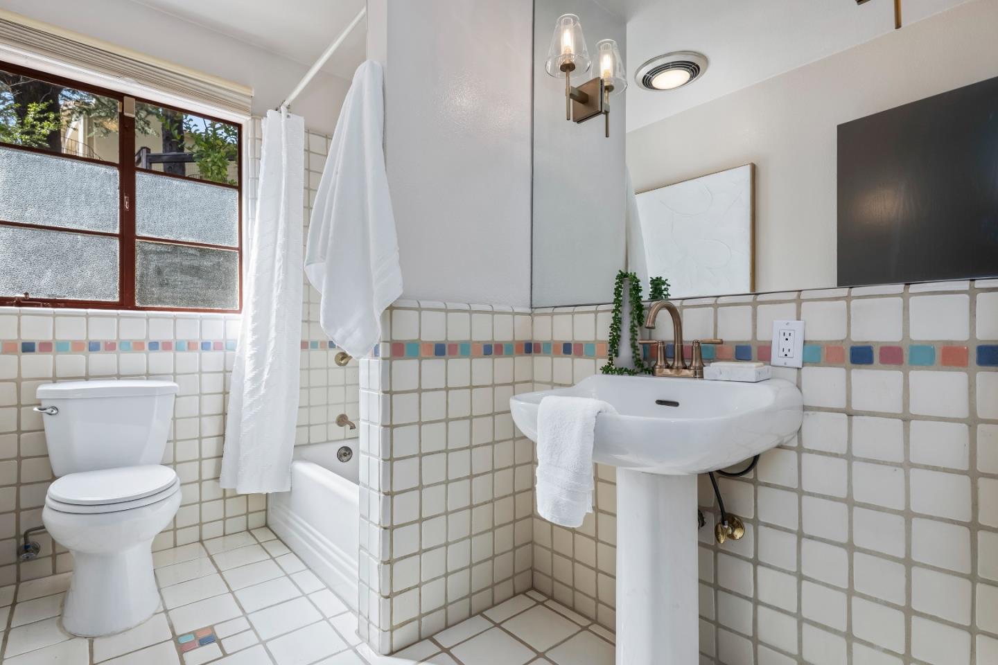 Detail Gallery Image 24 of 37 For 25620 Deerfield Dr, Los Altos Hills,  CA 94022 - 4 Beds | 3 Baths
