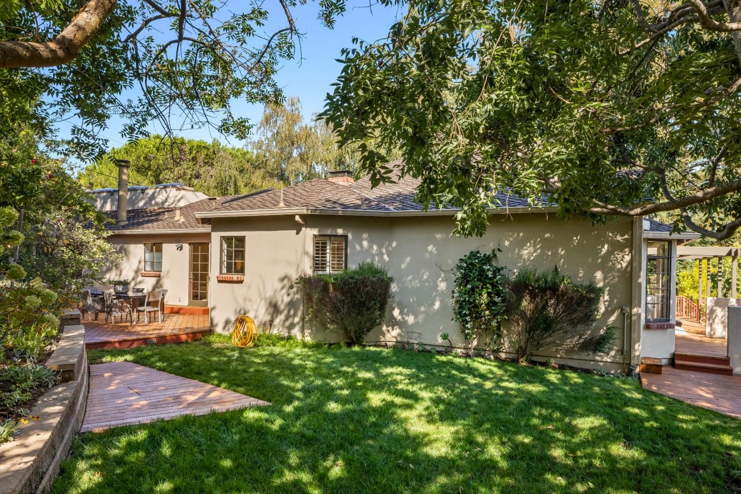 Detail Gallery Image 28 of 37 For 25620 Deerfield Dr, Los Altos Hills,  CA 94022 - 4 Beds | 3 Baths