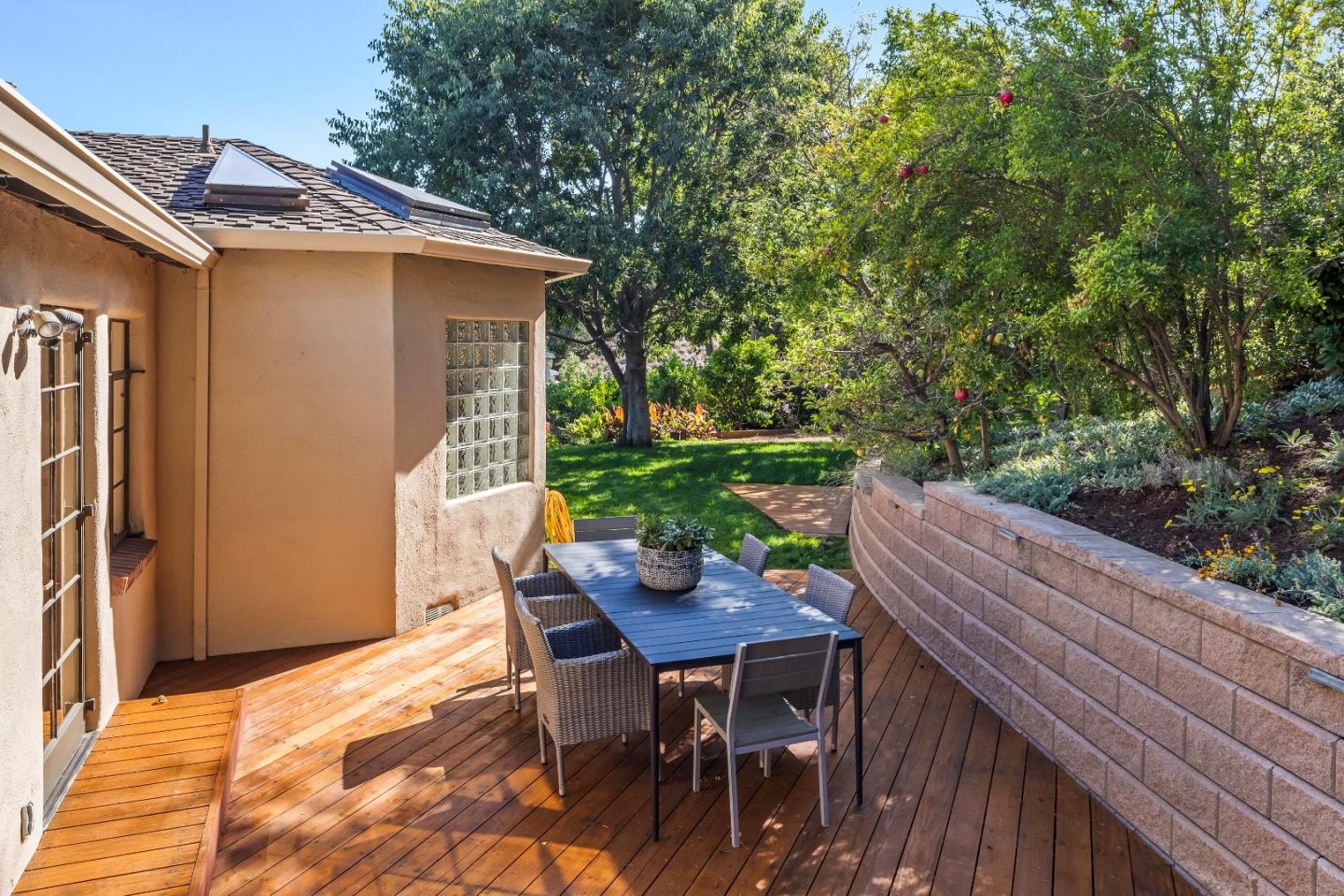 Detail Gallery Image 30 of 37 For 25620 Deerfield Dr, Los Altos Hills,  CA 94022 - 4 Beds | 3 Baths