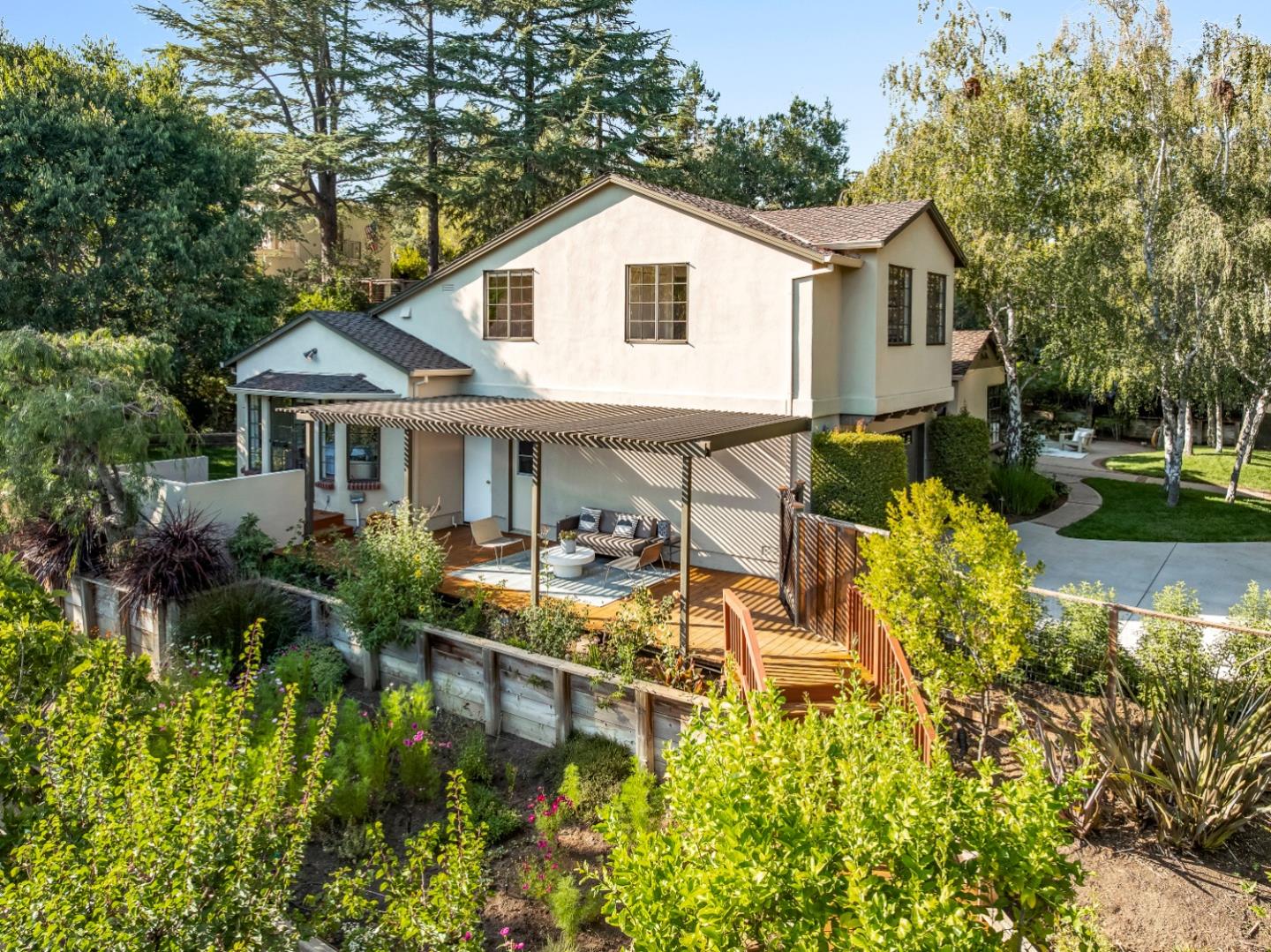 Detail Gallery Image 32 of 37 For 25620 Deerfield Dr, Los Altos Hills,  CA 94022 - 4 Beds | 3 Baths