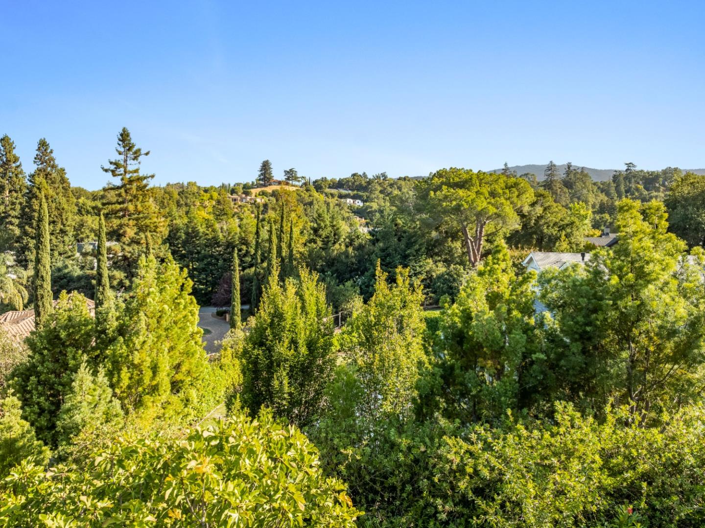 Detail Gallery Image 33 of 37 For 25620 Deerfield Dr, Los Altos Hills,  CA 94022 - 4 Beds | 3 Baths