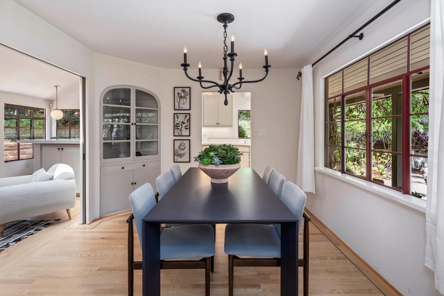 Detail Gallery Image 4 of 37 For 25620 Deerfield Dr, Los Altos Hills,  CA 94022 - 4 Beds | 3 Baths