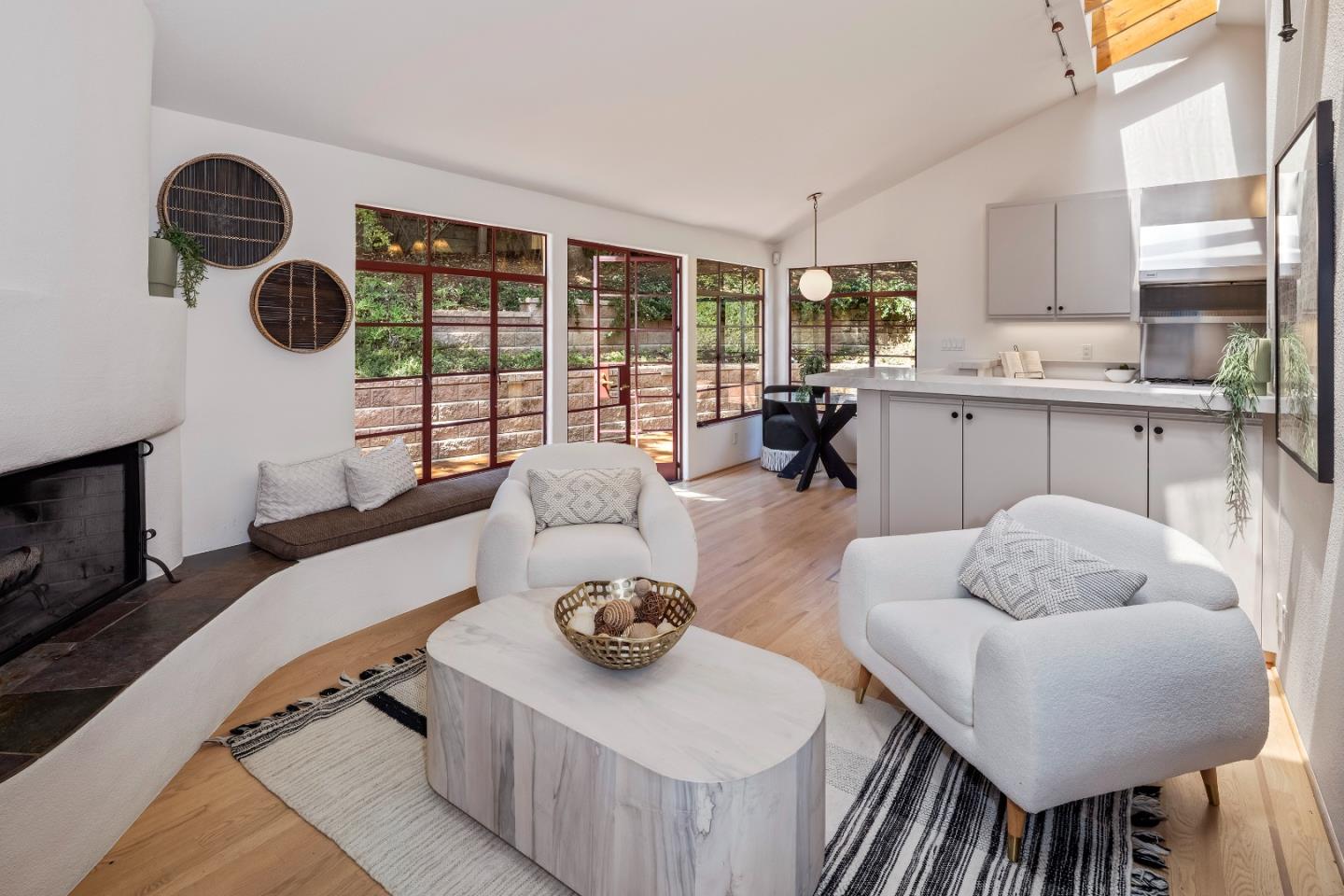 Detail Gallery Image 6 of 37 For 25620 Deerfield Dr, Los Altos Hills,  CA 94022 - 4 Beds | 3 Baths