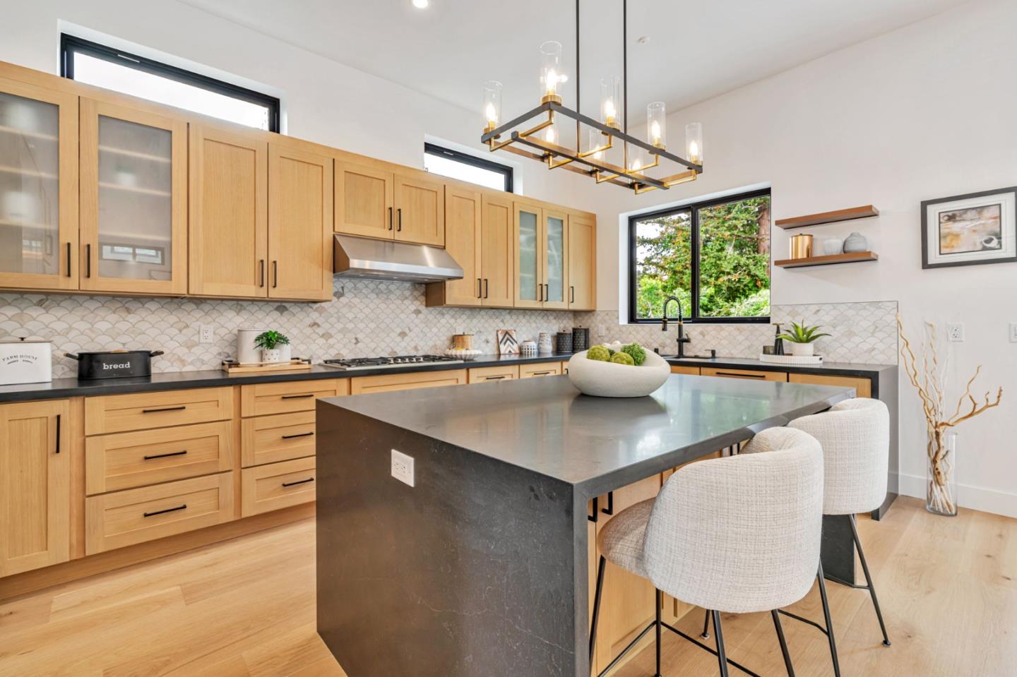 Detail Gallery Image 10 of 36 For 11664 Winding Way, Los Altos,  CA 94024 - 5 Beds | 5 Baths
