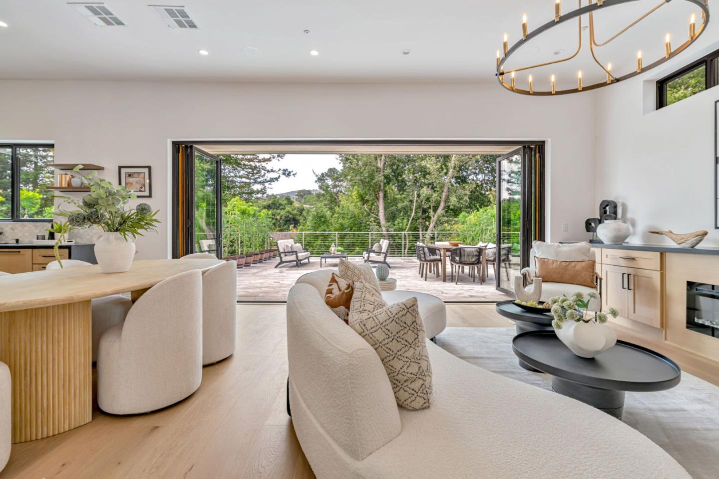 Detail Gallery Image 12 of 36 For 11664 Winding Way, Los Altos,  CA 94024 - 5 Beds | 5 Baths
