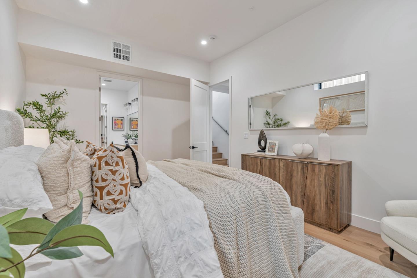 Detail Gallery Image 21 of 36 For 11664 Winding Way, Los Altos,  CA 94024 - 5 Beds | 5 Baths