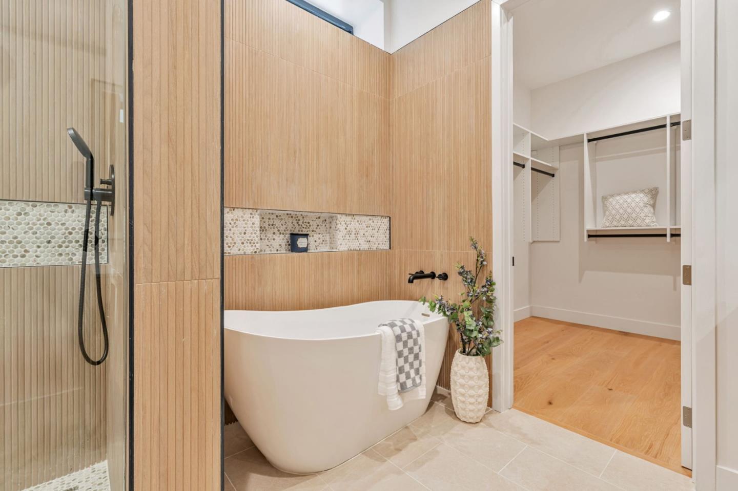 Detail Gallery Image 26 of 36 For 11664 Winding Way, Los Altos,  CA 94024 - 5 Beds | 5 Baths