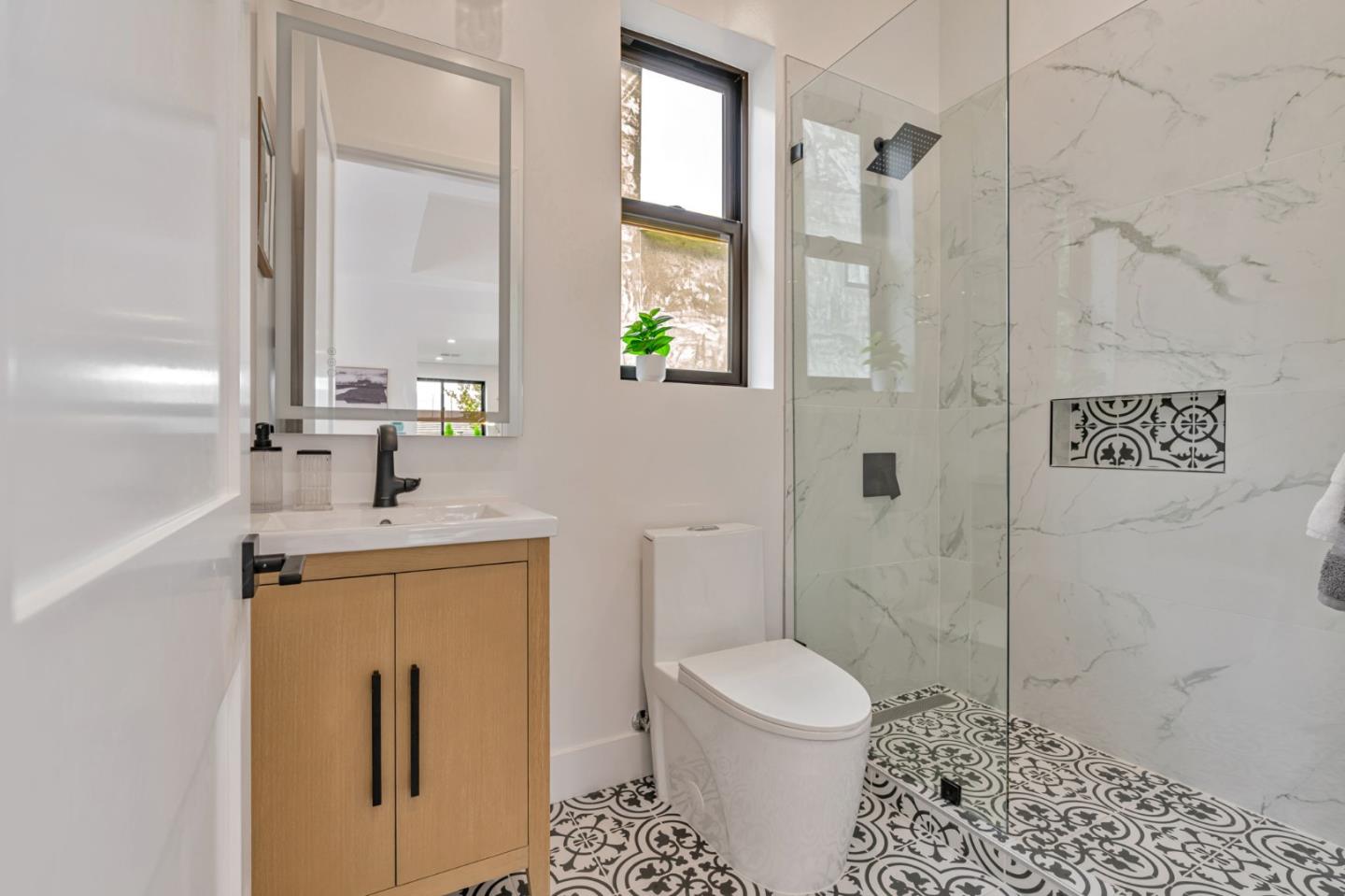 Detail Gallery Image 29 of 36 For 11664 Winding Way, Los Altos,  CA 94024 - 5 Beds | 5 Baths