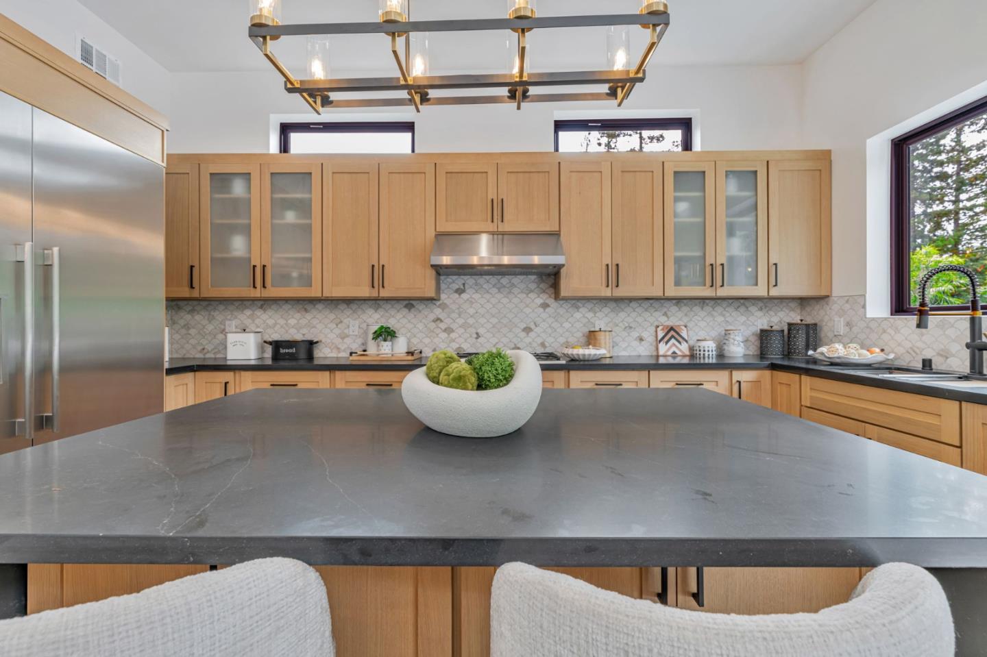 Detail Gallery Image 9 of 36 For 11664 Winding Way, Los Altos,  CA 94024 - 5 Beds | 5 Baths