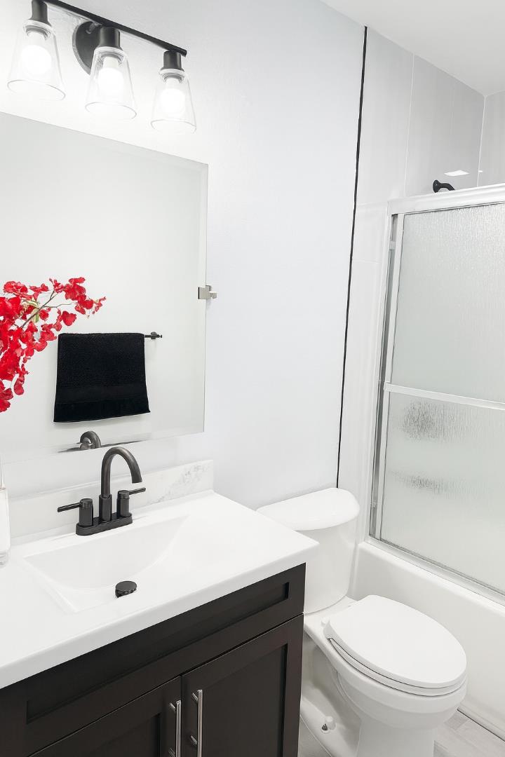 Detail Gallery Image 2 of 9 For 407 Aires Ln, San Jose,  CA 95111 - 2 Beds | 1 Baths