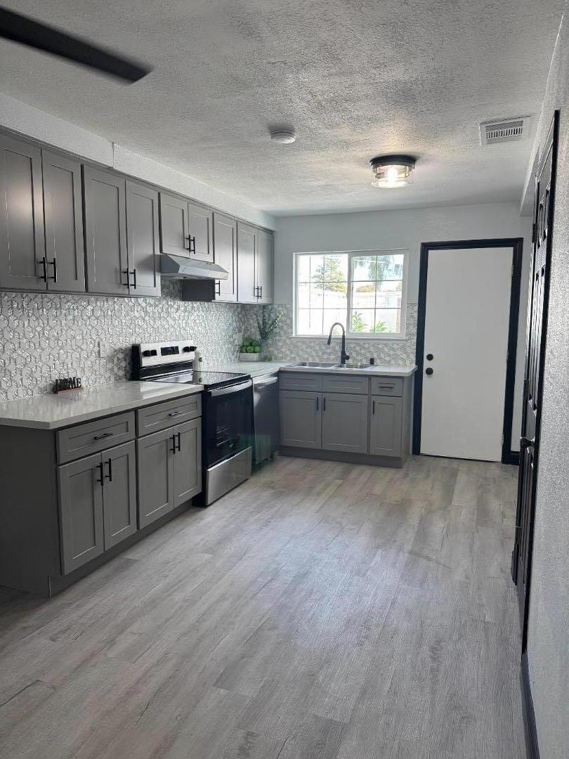Detail Gallery Image 5 of 9 For 407 Aires Ln, San Jose,  CA 95111 - 2 Beds | 1 Baths