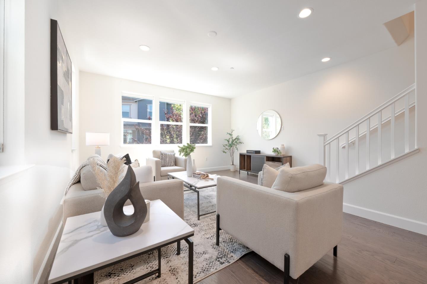 Detail Gallery Image 13 of 26 For 712 Bramble Ter, Sunnyvale,  CA 94086 - 3 Beds | 3/1 Baths
