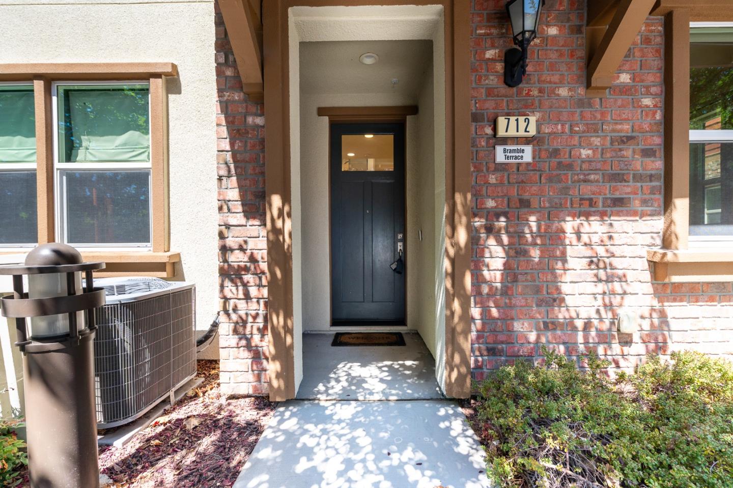 Detail Gallery Image 2 of 26 For 712 Bramble Ter, Sunnyvale,  CA 94086 - 3 Beds | 3/1 Baths