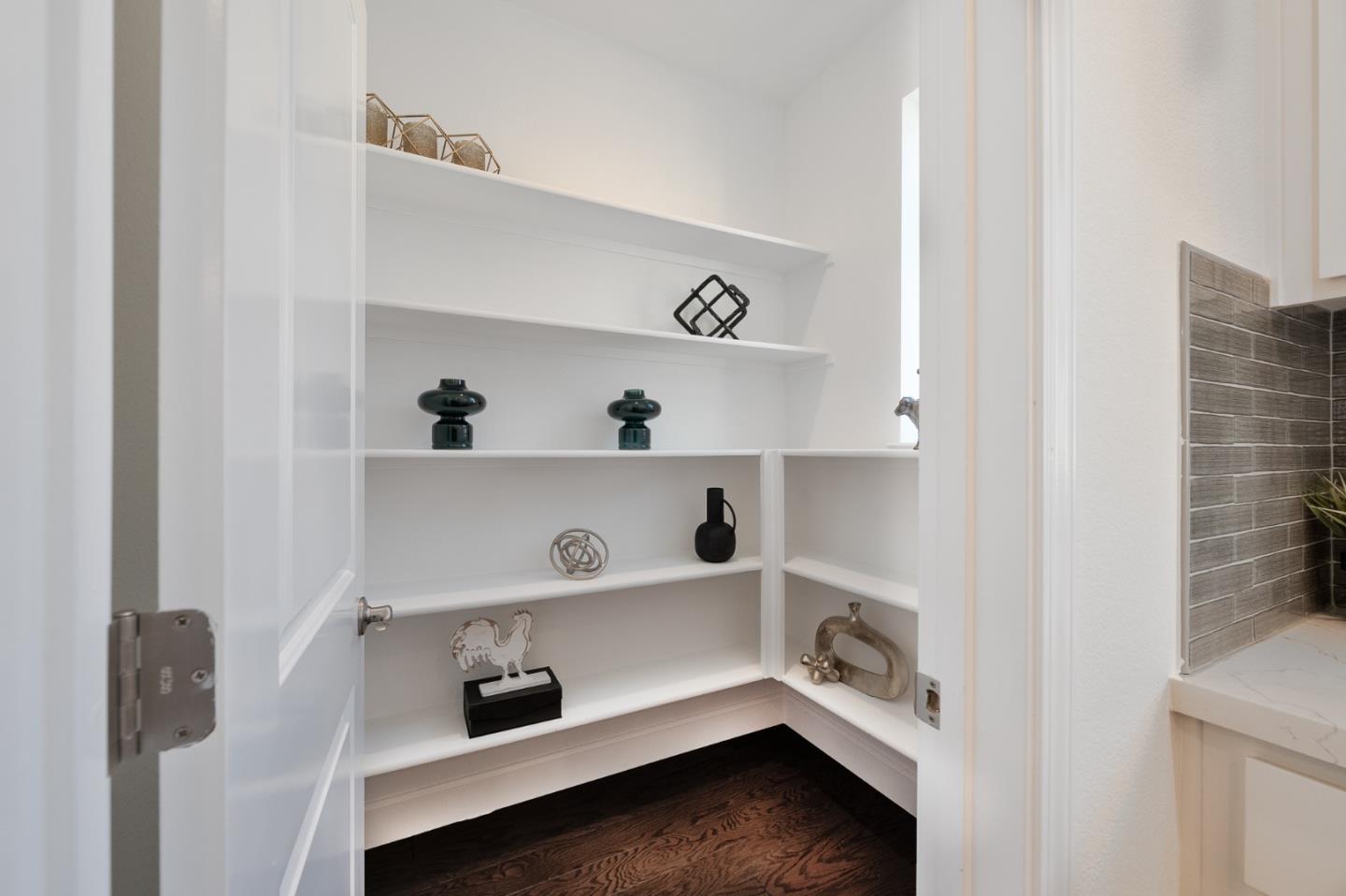 Detail Gallery Image 6 of 26 For 712 Bramble Ter, Sunnyvale,  CA 94086 - 3 Beds | 3/1 Baths