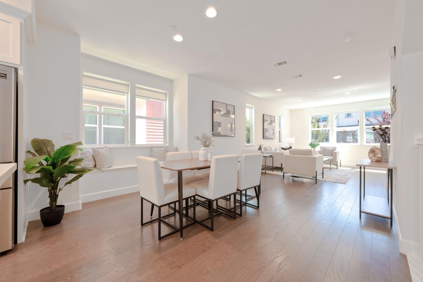 Detail Gallery Image 7 of 26 For 712 Bramble Ter, Sunnyvale,  CA 94086 - 3 Beds | 3/1 Baths