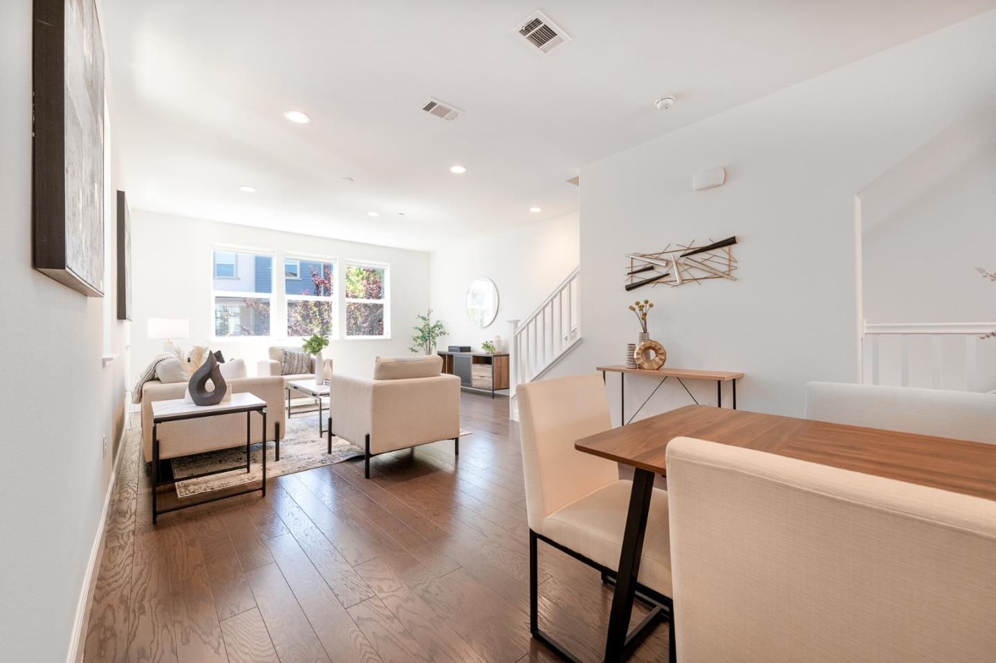 Detail Gallery Image 8 of 26 For 712 Bramble Ter, Sunnyvale,  CA 94086 - 3 Beds | 3/1 Baths