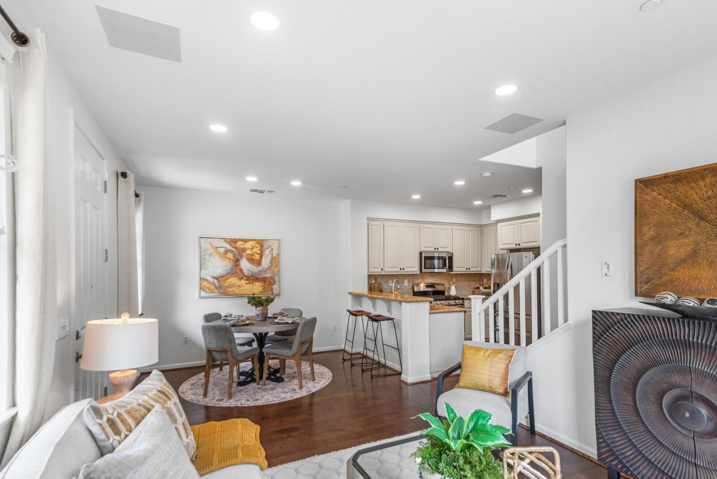 Detail Gallery Image 13 of 40 For 403 San Eduardo Ter, Sunnyvale,  CA 94085 - 3 Beds | 2/1 Baths