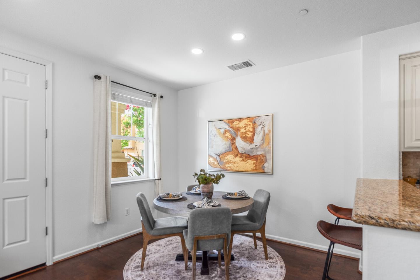 Detail Gallery Image 15 of 40 For 403 San Eduardo Ter, Sunnyvale,  CA 94085 - 3 Beds | 2/1 Baths