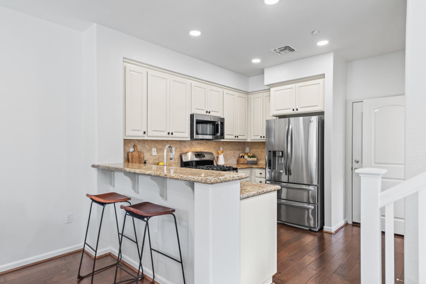 Detail Gallery Image 17 of 40 For 403 San Eduardo Ter, Sunnyvale,  CA 94085 - 3 Beds | 2/1 Baths