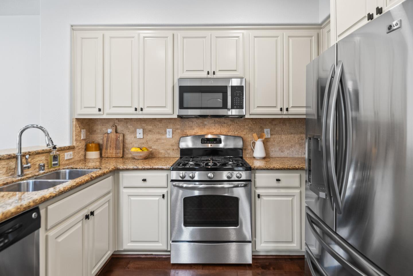 Detail Gallery Image 19 of 40 For 403 San Eduardo Ter, Sunnyvale,  CA 94085 - 3 Beds | 2/1 Baths