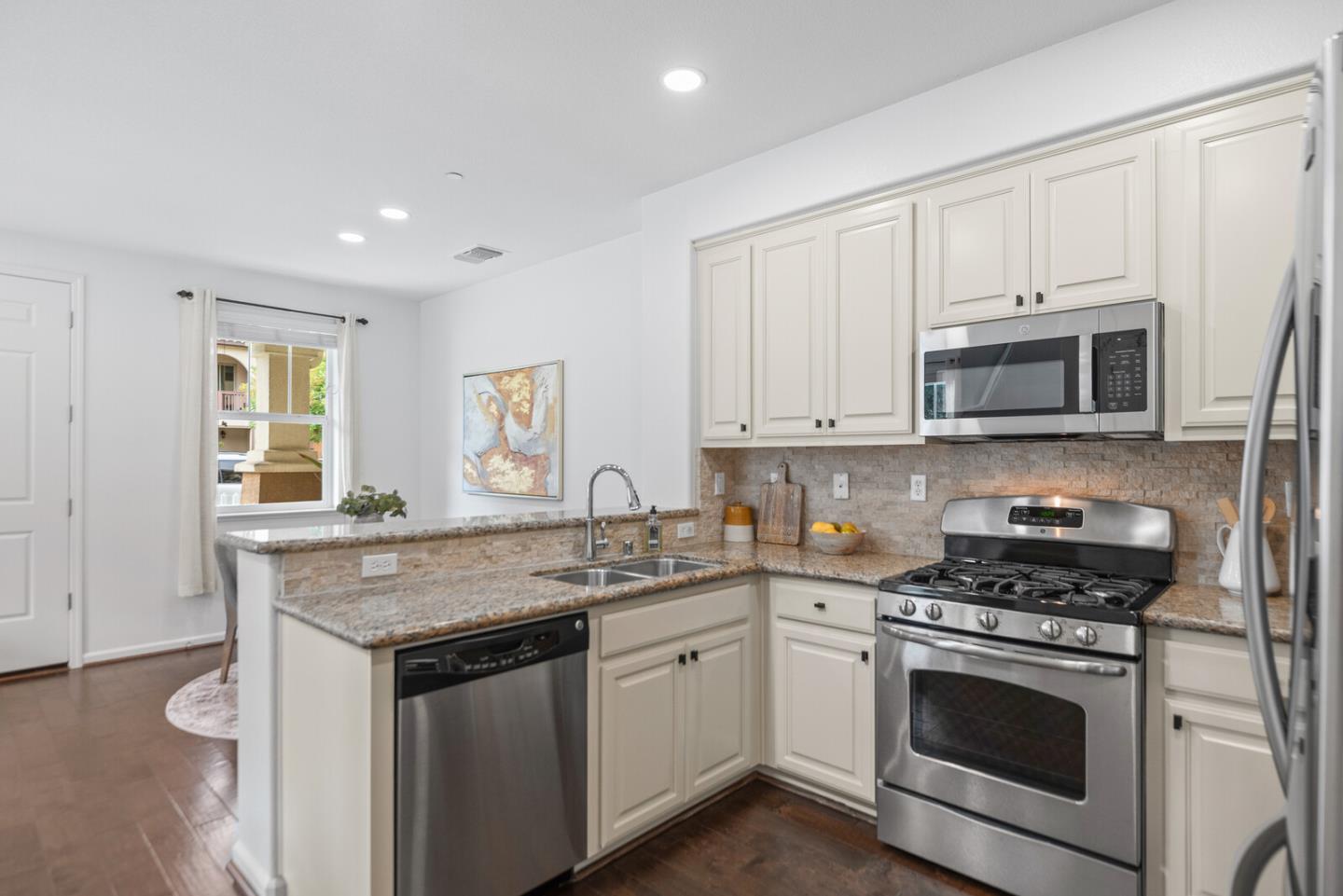 Detail Gallery Image 20 of 40 For 403 San Eduardo Ter, Sunnyvale,  CA 94085 - 3 Beds | 2/1 Baths