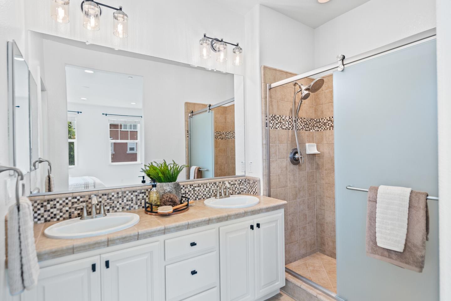 Detail Gallery Image 29 of 40 For 403 San Eduardo Ter, Sunnyvale,  CA 94085 - 3 Beds | 2/1 Baths