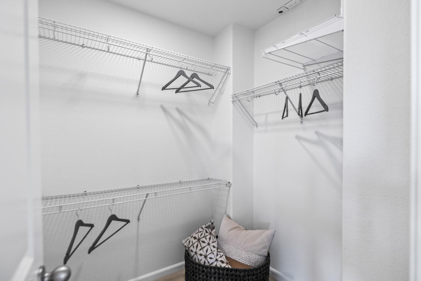 Detail Gallery Image 30 of 40 For 403 San Eduardo Ter, Sunnyvale,  CA 94085 - 3 Beds | 2/1 Baths