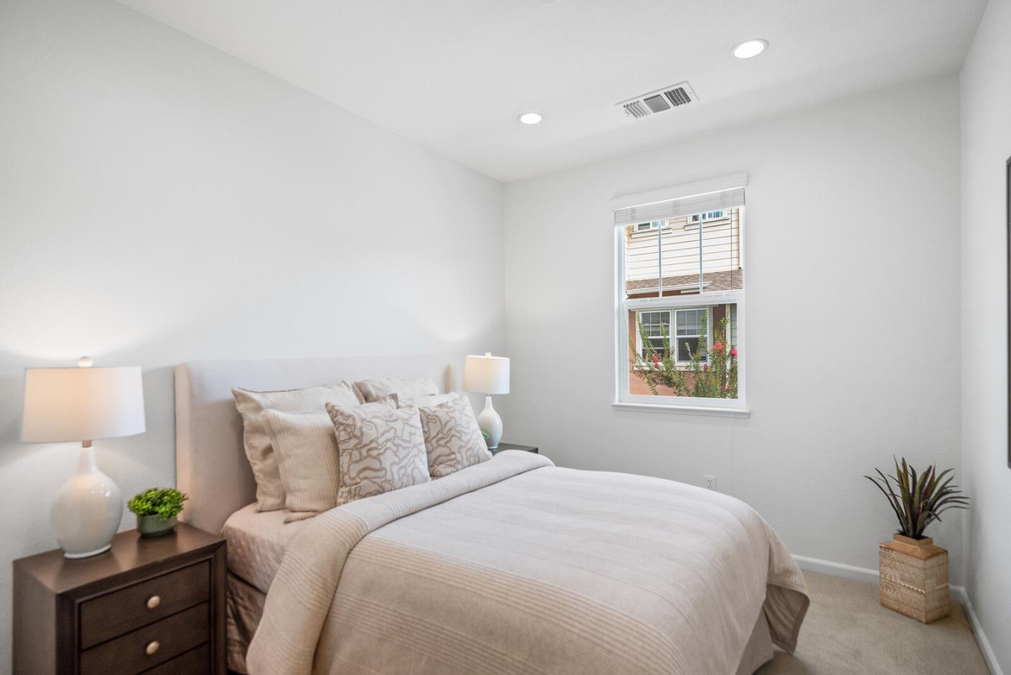 Detail Gallery Image 32 of 40 For 403 San Eduardo Ter, Sunnyvale,  CA 94085 - 3 Beds | 2/1 Baths