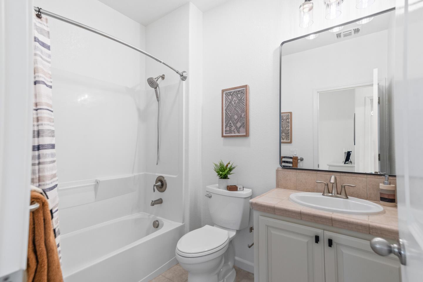 Detail Gallery Image 33 of 40 For 403 San Eduardo Ter, Sunnyvale,  CA 94085 - 3 Beds | 2/1 Baths