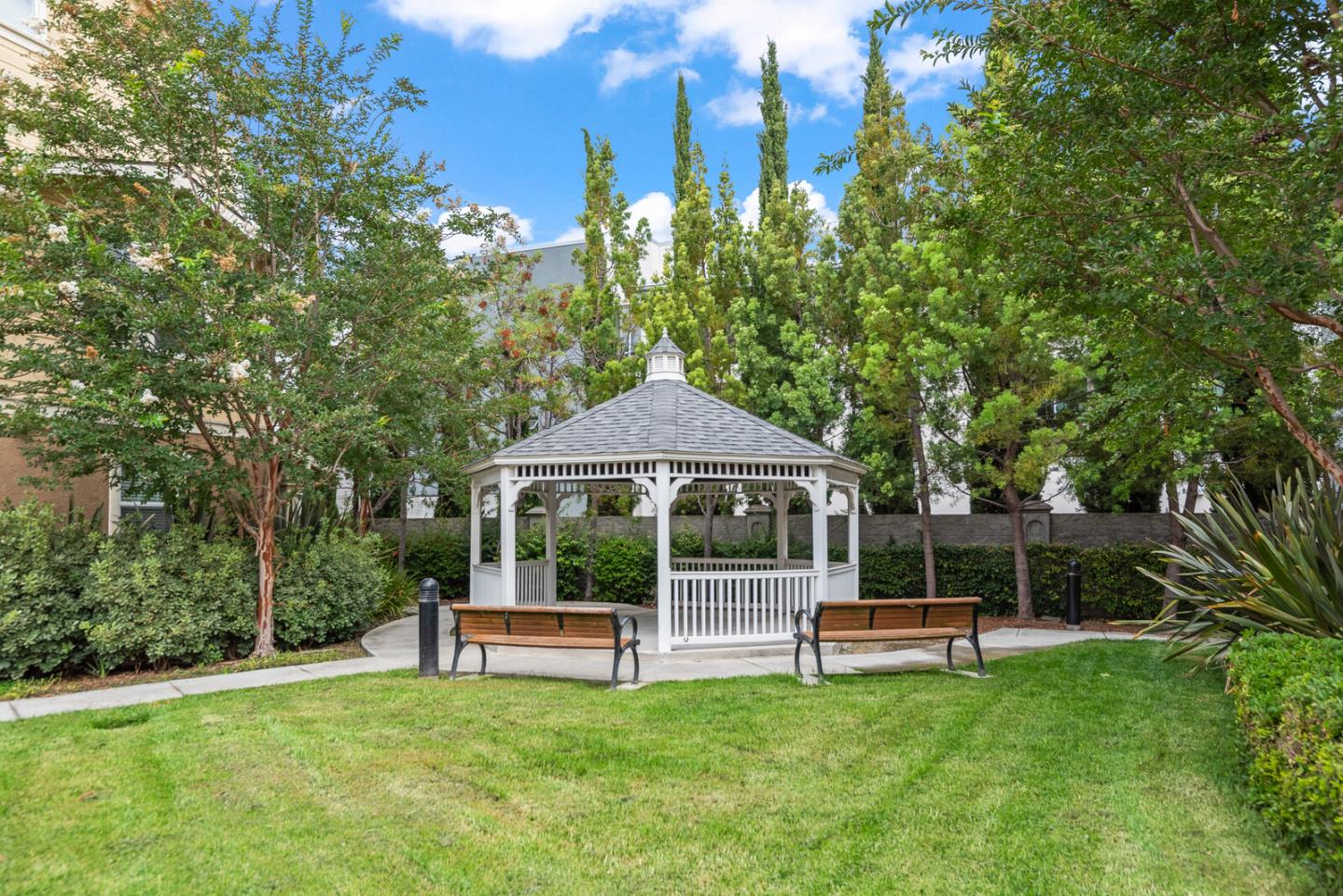 Detail Gallery Image 39 of 40 For 403 San Eduardo Ter, Sunnyvale,  CA 94085 - 3 Beds | 2/1 Baths