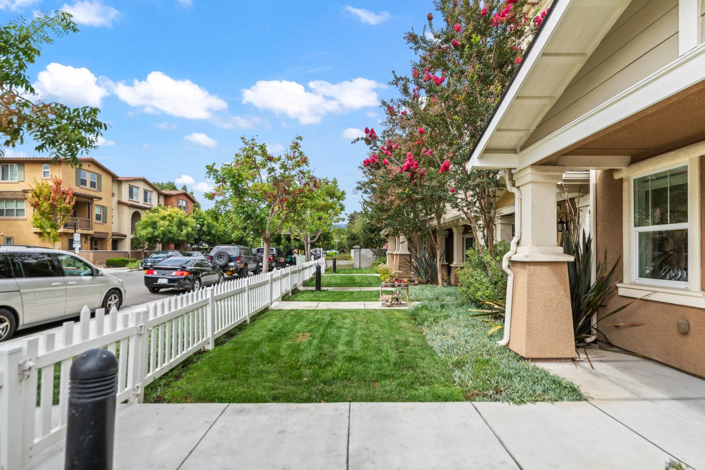 Detail Gallery Image 4 of 40 For 403 San Eduardo Ter, Sunnyvale,  CA 94085 - 3 Beds | 2/1 Baths
