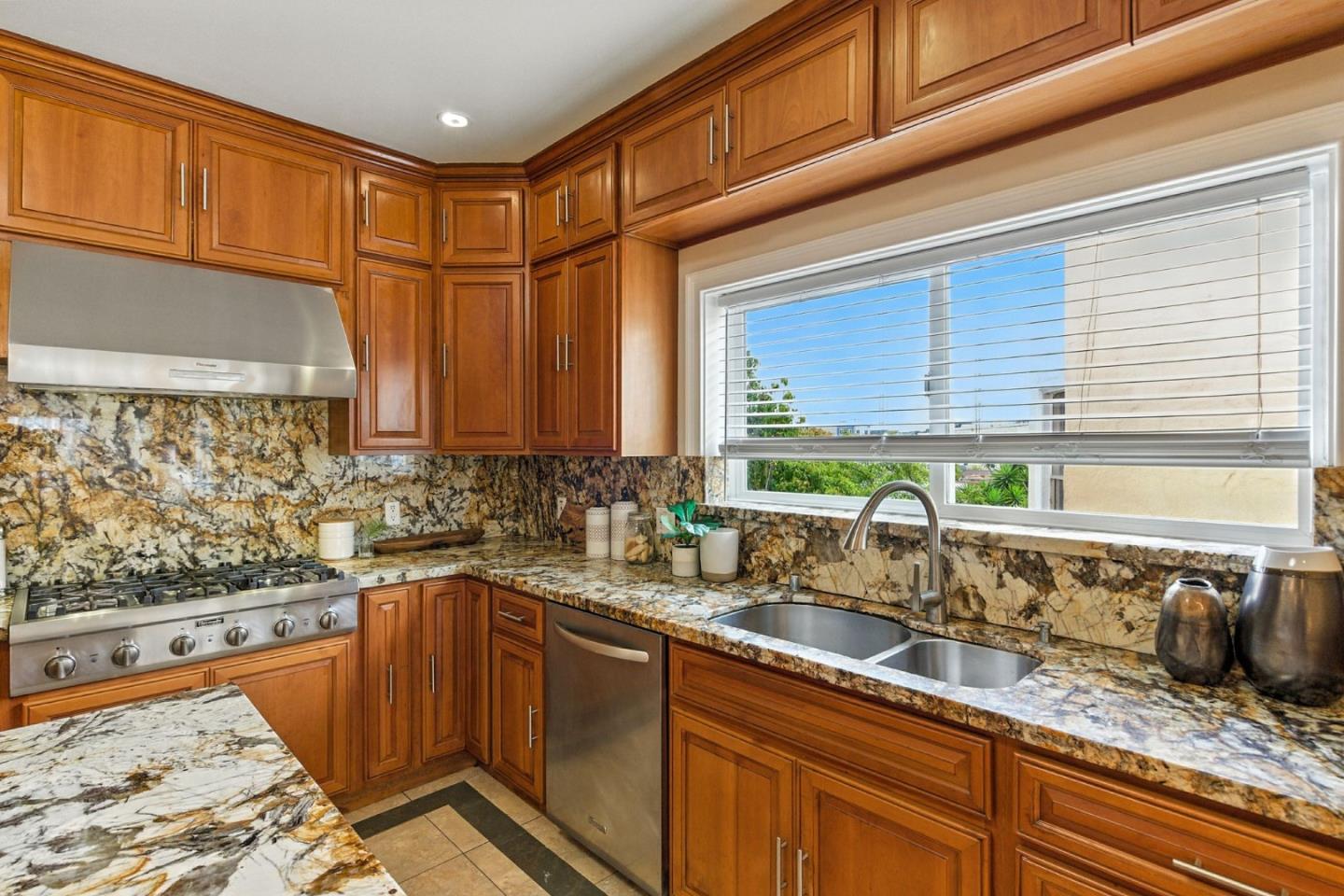 Detail Gallery Image 39 of 99 For 157 Station Ave, Daly City,  CA 94014 - 7 Beds | 6 Baths