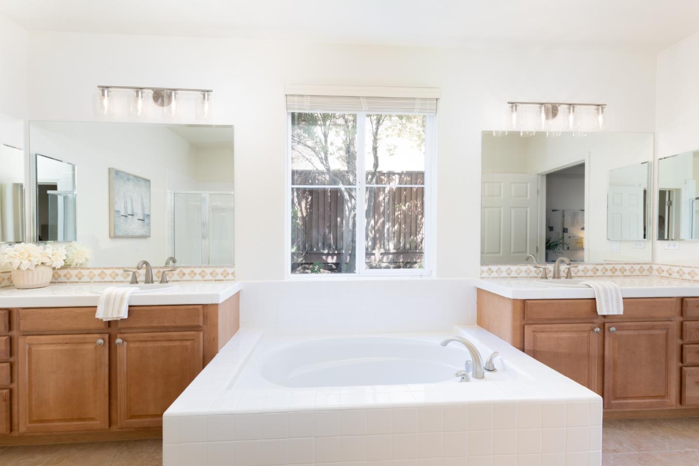 Detail Gallery Image 16 of 41 For 4180 Peninsula Point Dr, Seaside,  CA 93955 - 4 Beds | 2/1 Baths