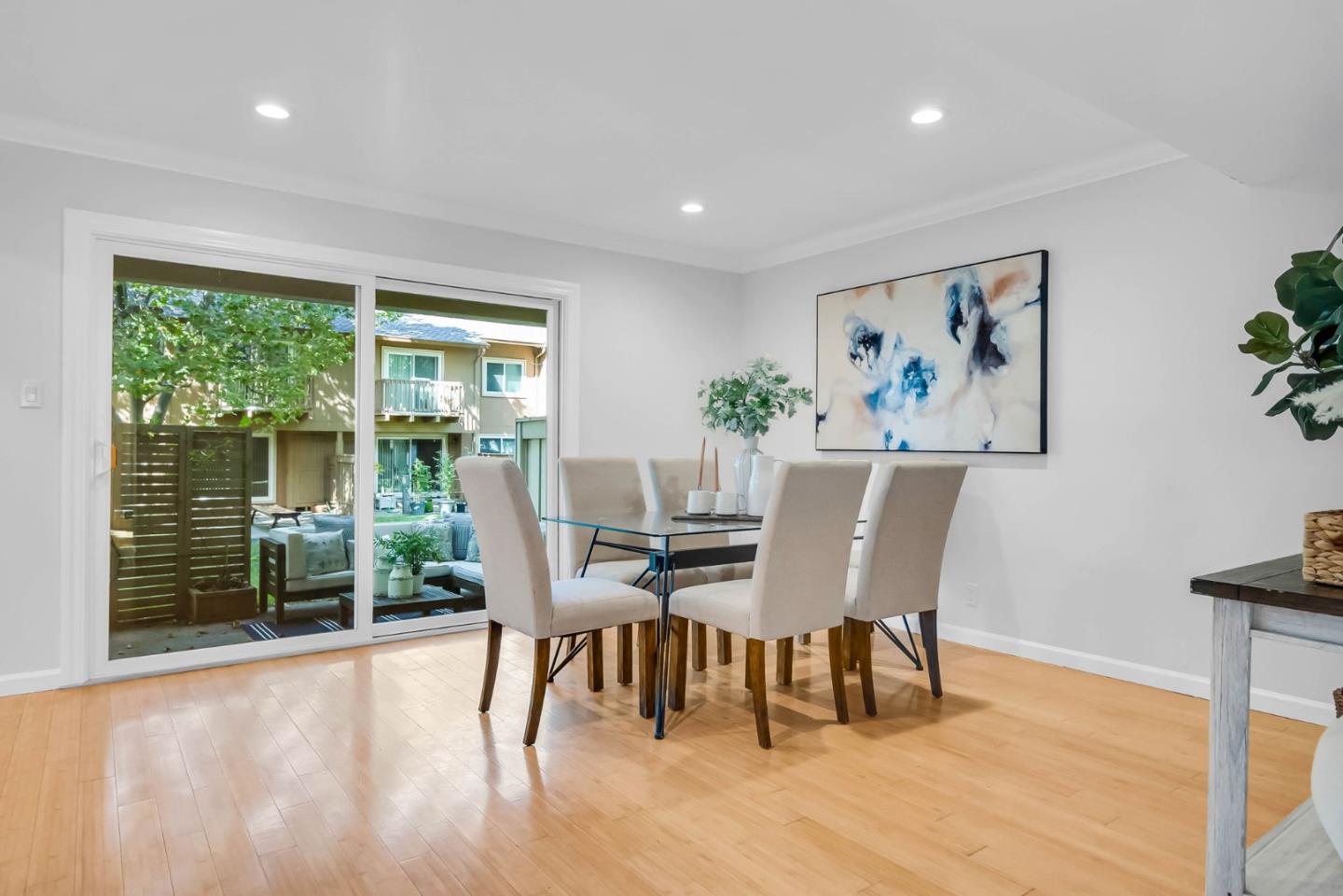 Detail Gallery Image 12 of 36 For 1063 Norfolk Dr, San Jose,  CA 95129 - 4 Beds | 2/1 Baths