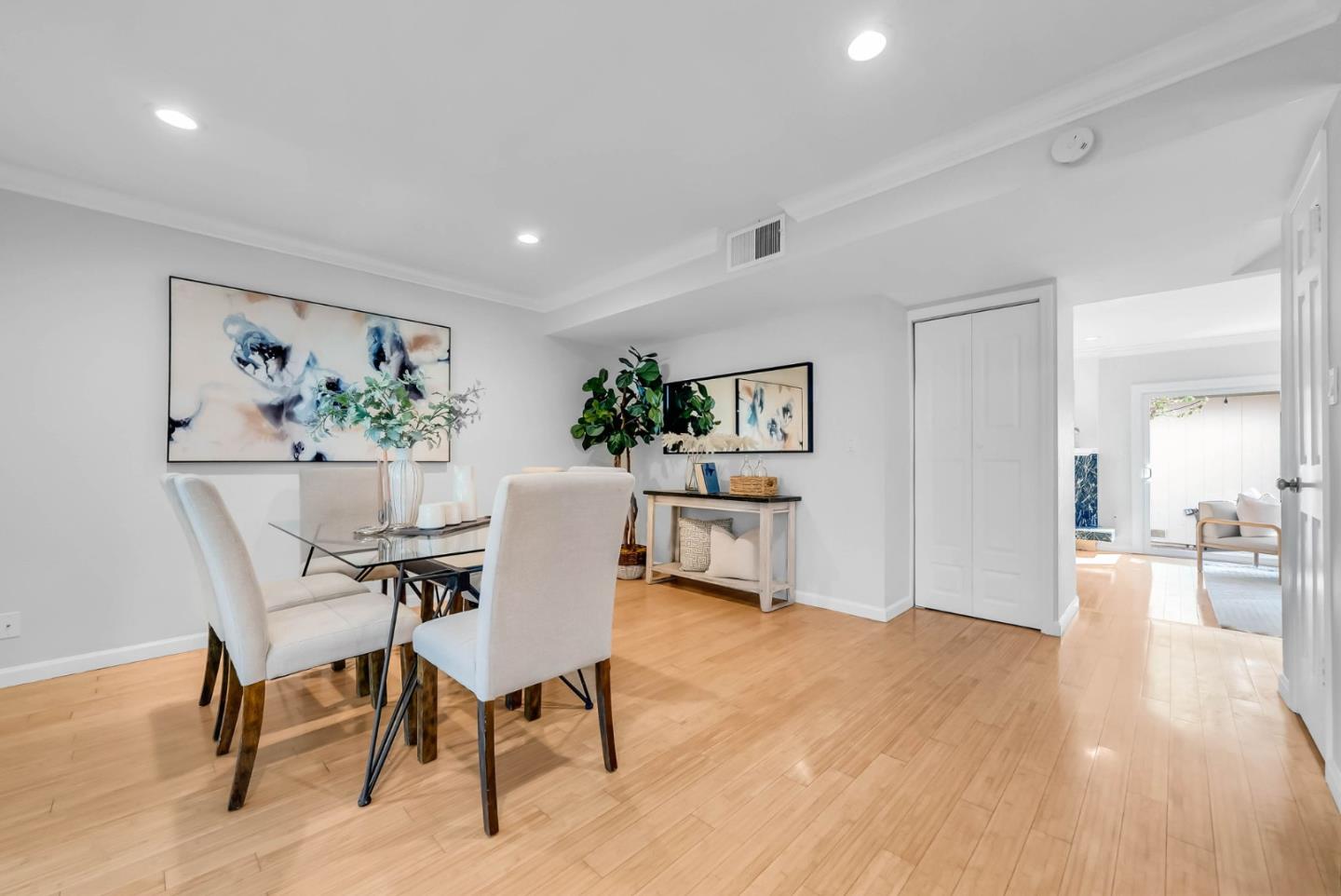 Detail Gallery Image 13 of 36 For 1063 Norfolk Dr, San Jose,  CA 95129 - 4 Beds | 2/1 Baths