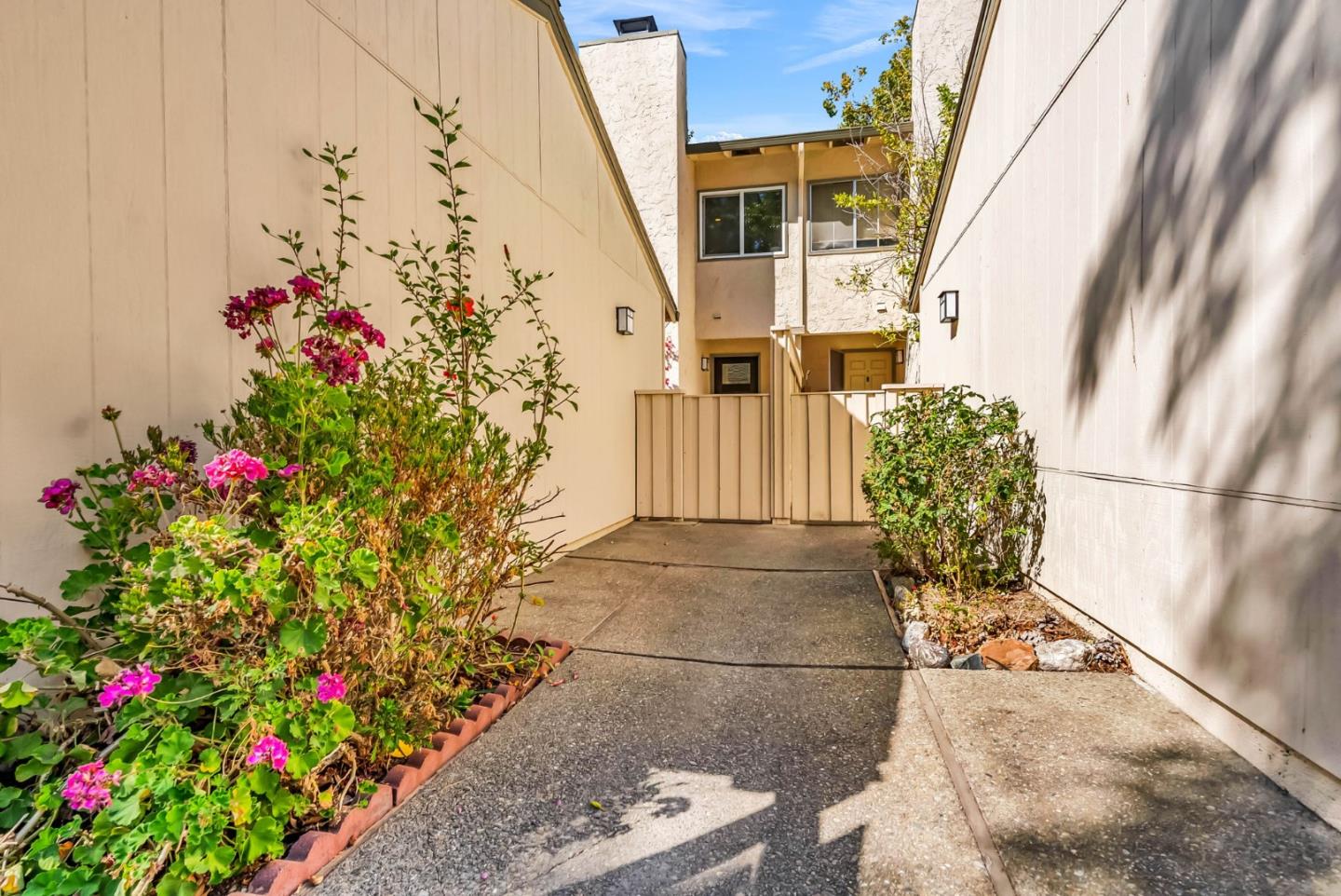 Detail Gallery Image 28 of 36 For 1063 Norfolk Dr, San Jose,  CA 95129 - 4 Beds | 2/1 Baths