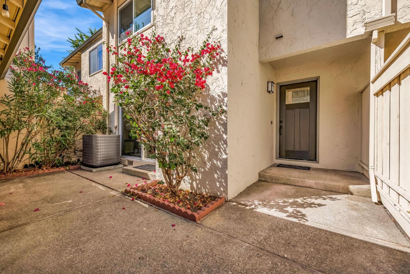 Detail Gallery Image 3 of 36 For 1063 Norfolk Dr, San Jose,  CA 95129 - 4 Beds | 2/1 Baths