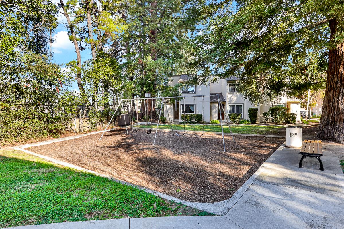 Detail Gallery Image 35 of 36 For 1063 Norfolk Dr, San Jose,  CA 95129 - 4 Beds | 2/1 Baths
