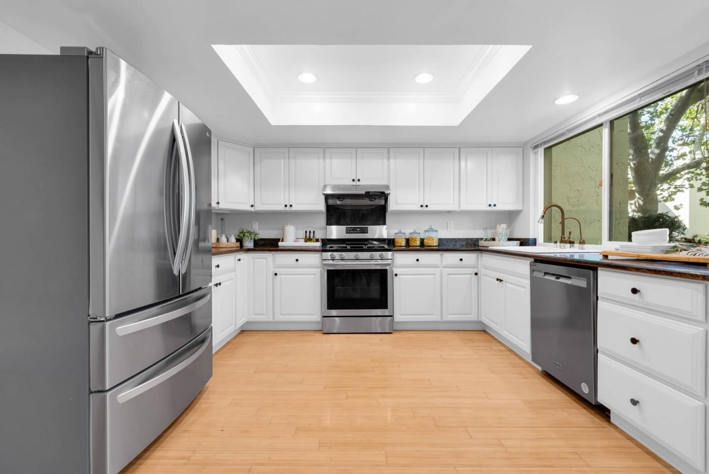Detail Gallery Image 8 of 36 For 1063 Norfolk Dr, San Jose,  CA 95129 - 4 Beds | 2/1 Baths