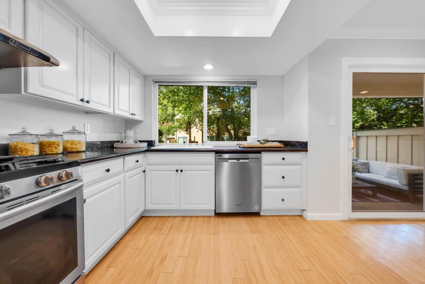 Detail Gallery Image 9 of 36 For 1063 Norfolk Dr, San Jose,  CA 95129 - 4 Beds | 2/1 Baths