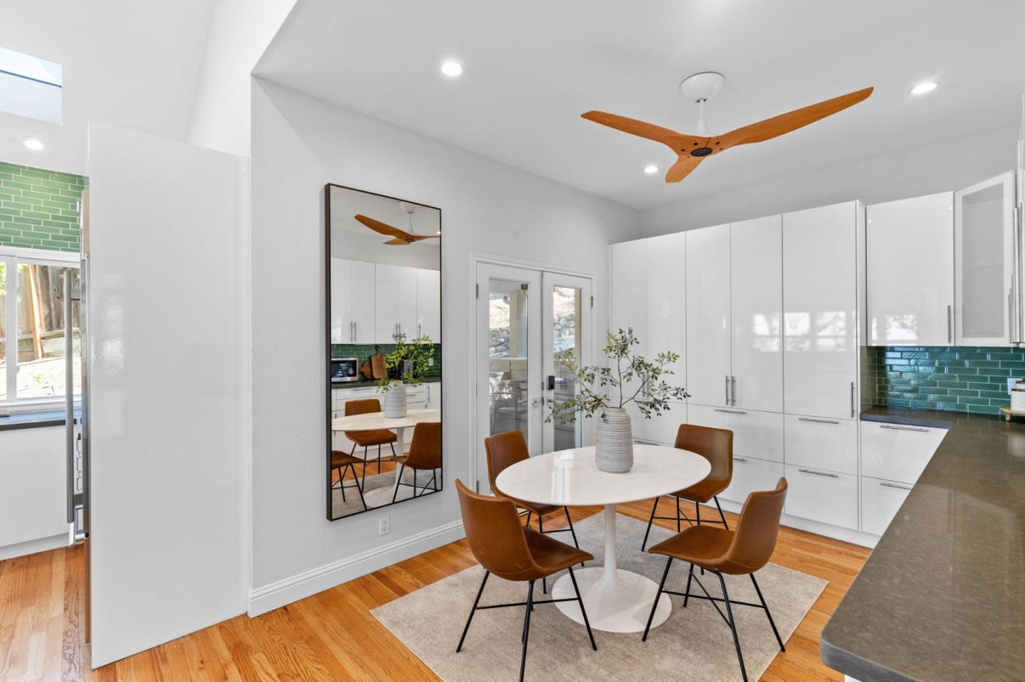 Detail Gallery Image 12 of 43 For 100 Vaquero Way, Redwood City,  CA 94062 - 4 Beds | 4/1 Baths