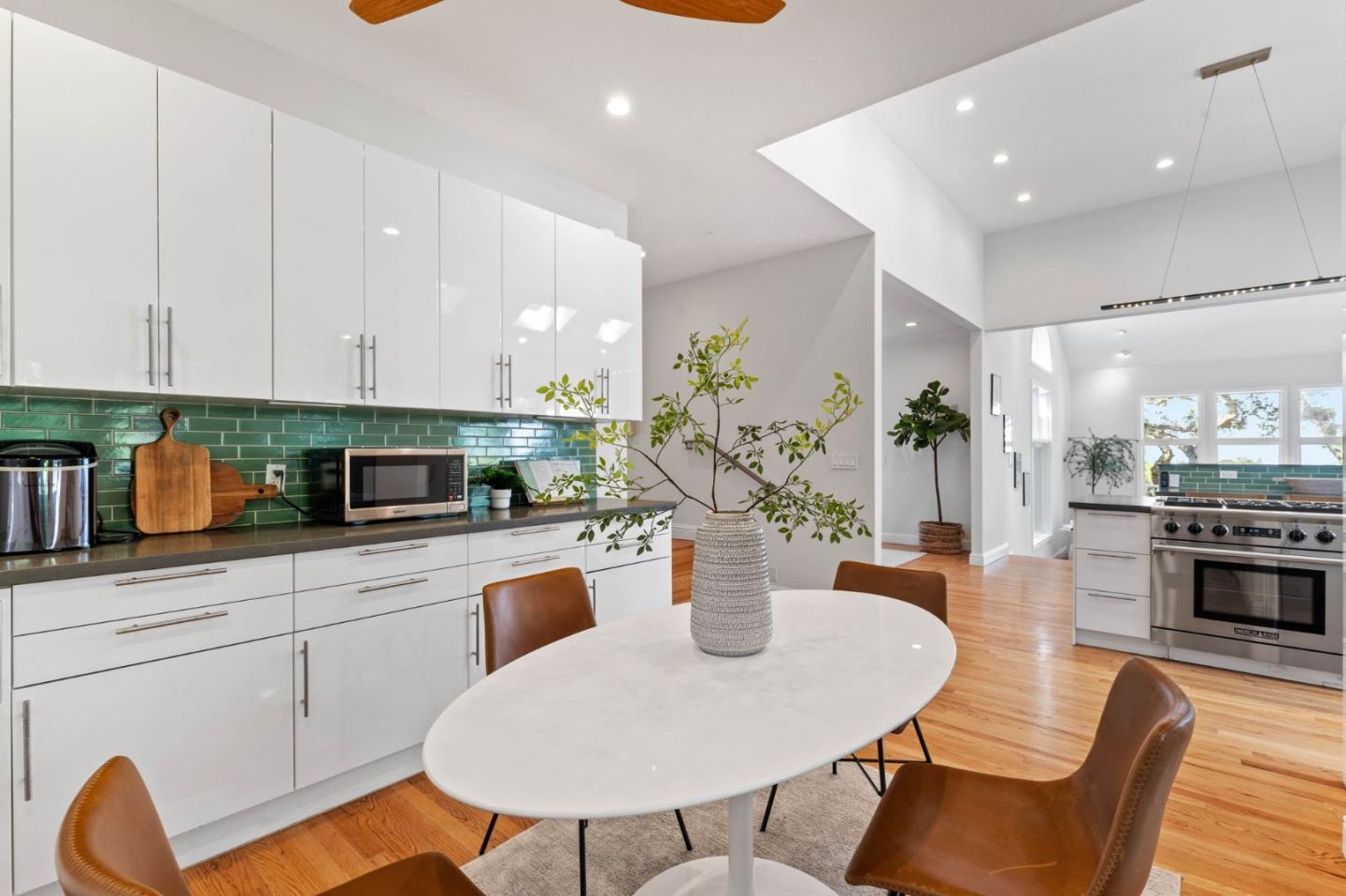 Detail Gallery Image 13 of 43 For 100 Vaquero Way, Redwood City,  CA 94062 - 4 Beds | 4/1 Baths